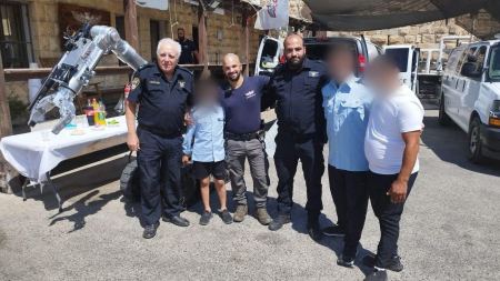 شرطيون ليوم واحد: ثلاثة أشقاء من ذوي الإحتياجات الخاصة بالقدس